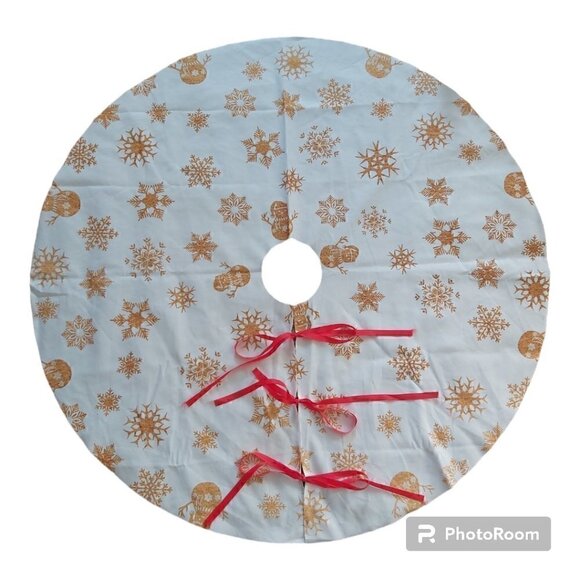 Nwot Medium White Christmas Tree Skirt With Gold Snowmen And Gold Snowflakes - Picture 1 of 2